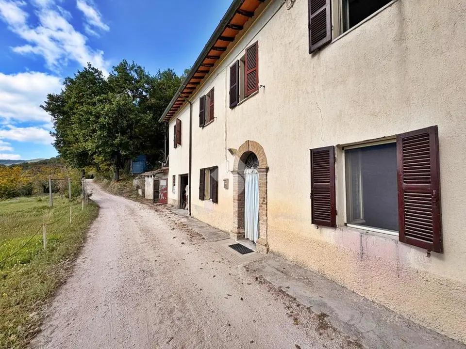 Casa semindipendente in vendita a Nocera Umbra