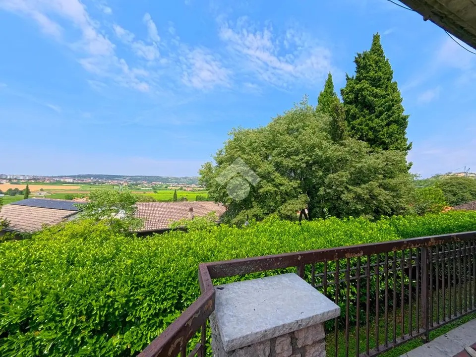 Porzione di bifamiliare in vendita a Verona