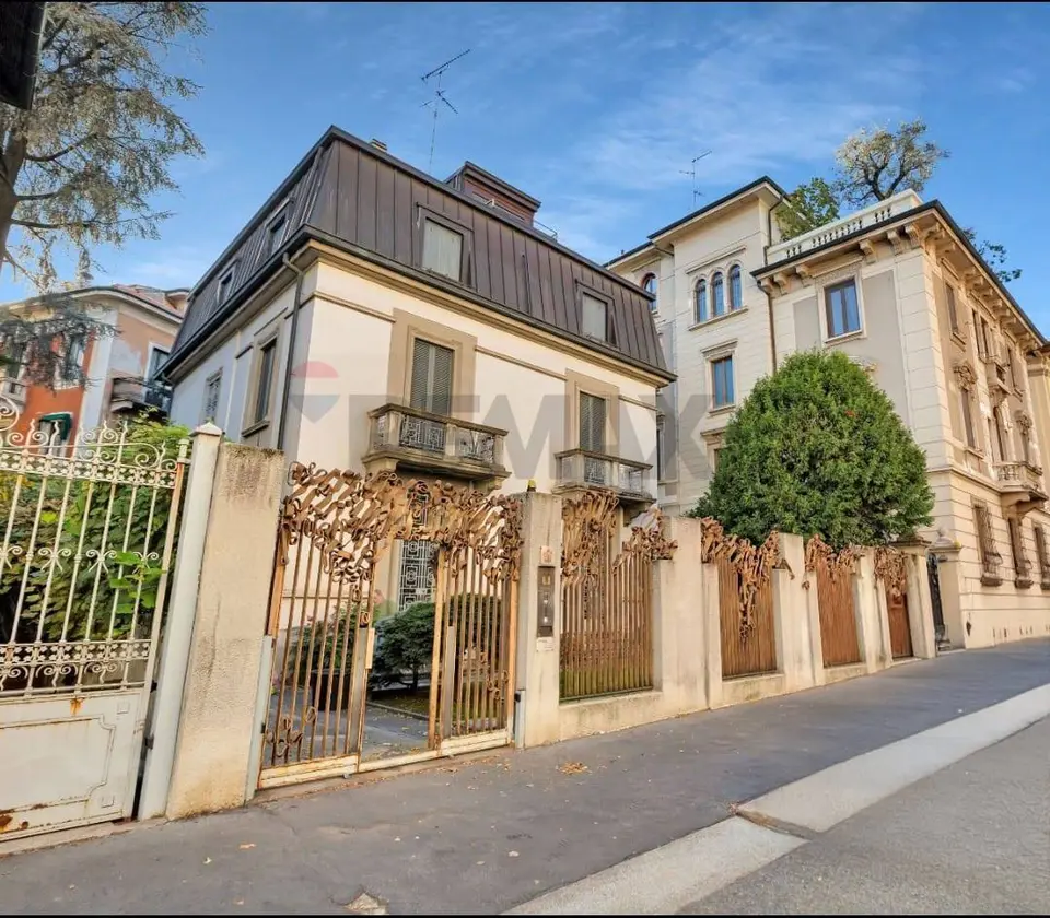 Villa singola in Affitto a Milano