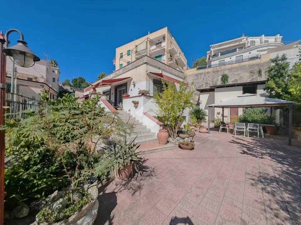 Villa singola in vendita a Pozzuoli