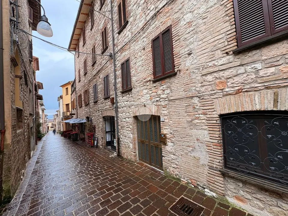 5 locali in vendita a Sigillo