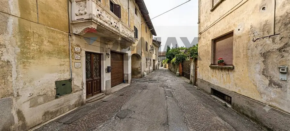 Stabile/Palazzo in Vendita a Sizzano