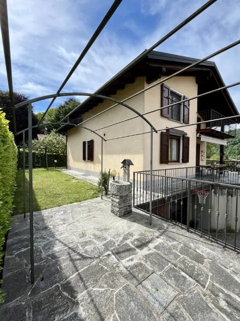 Villa in Via Roma  83 C, Centro Valle Intelvi (CO)