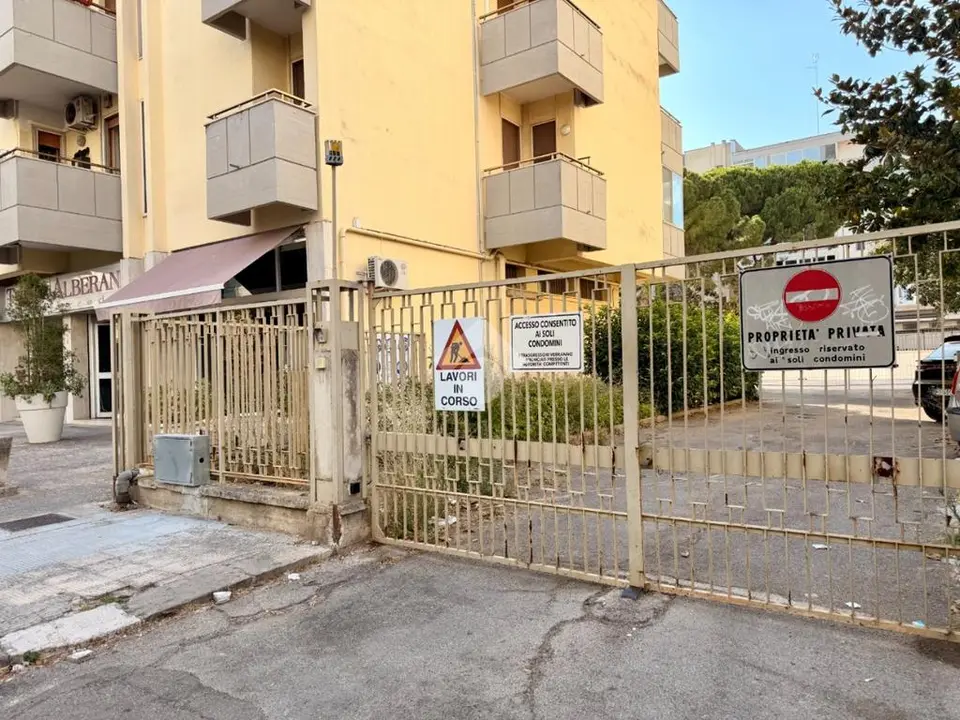 Box / posti auto in vendita a Lecce