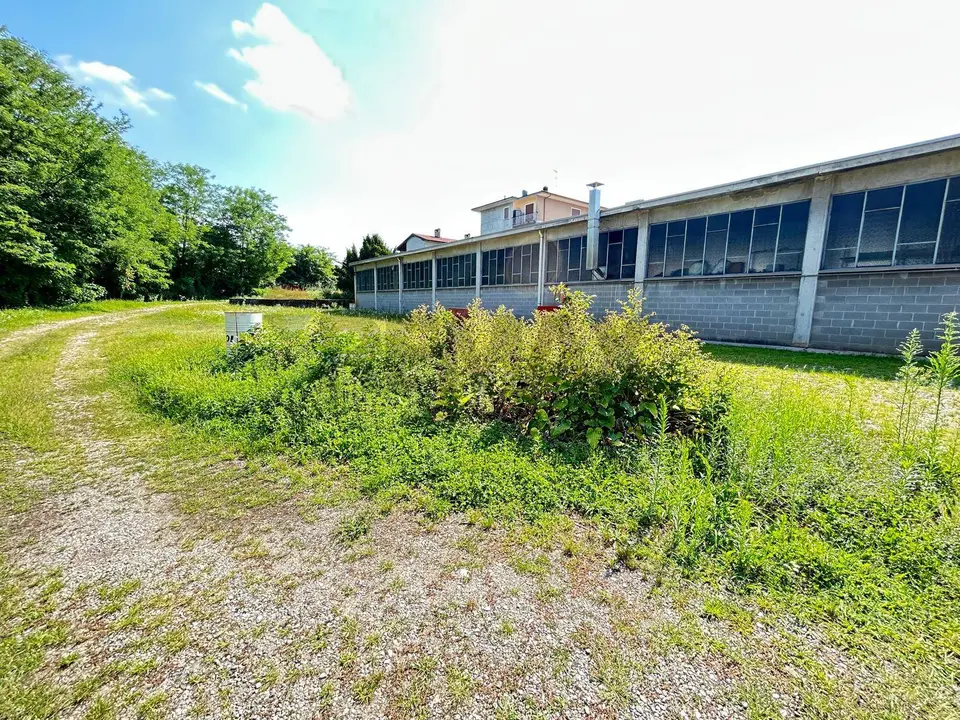 Capannone Industriale in Vendita a Borgo Ticino