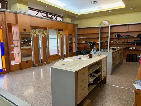 Negozio in VIA BUOZZI 21, Paderno Dugnano (MI)