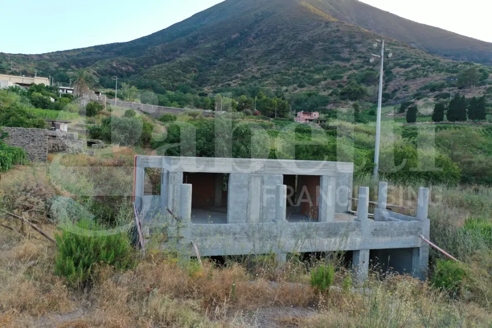 Casa Indipendente in strada convicinale Porri/Barbanaco SNC, Malfa (ME)