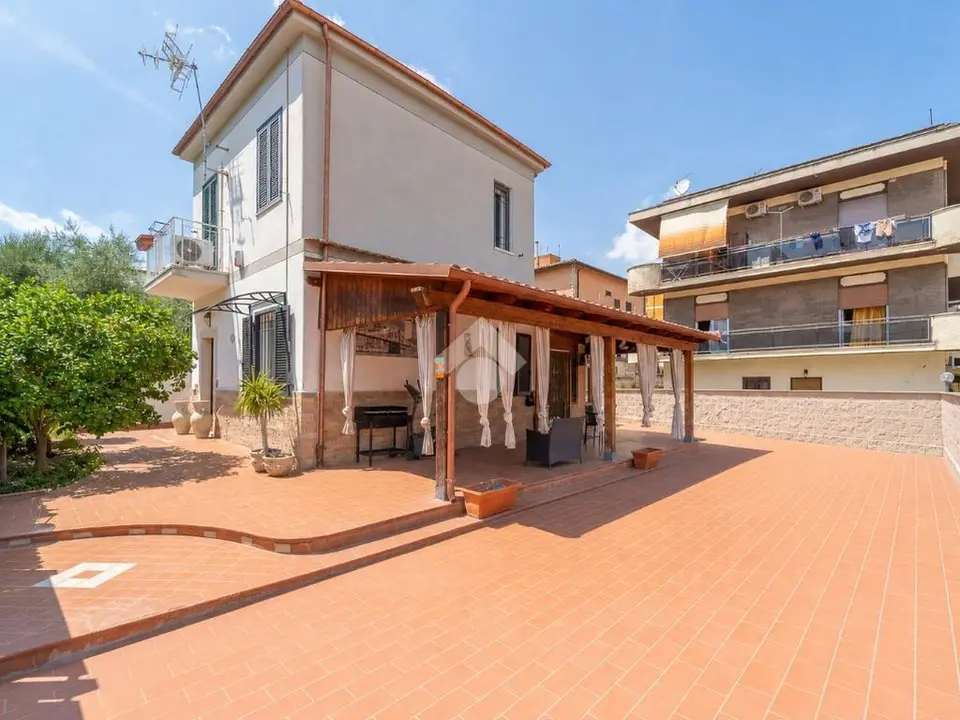 Casa indipendente in vendita a Roma