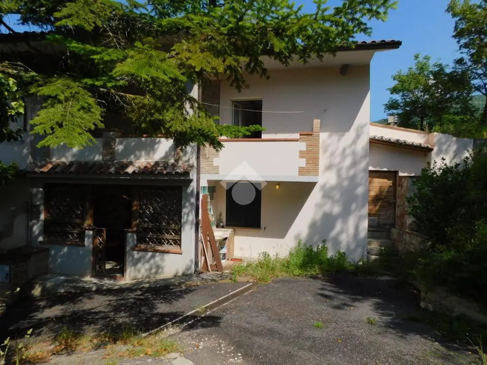 Porzione di bifamiliare in vendita a Scheggia E Pascelupo