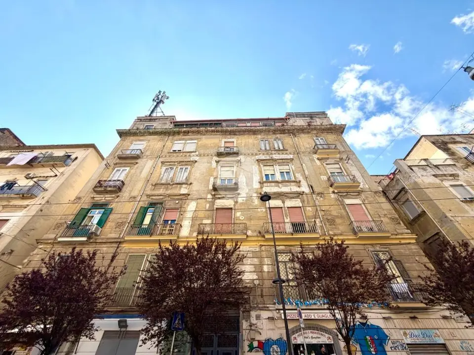 Quadrilocale in vendita a Napoli