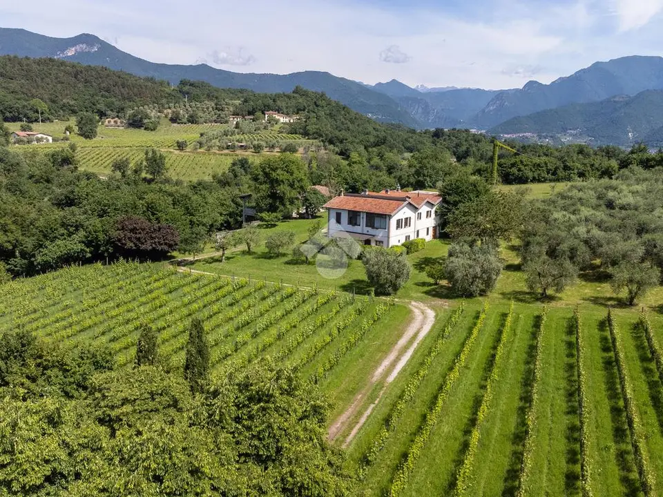 Casa indipendente in vendita a Puegnago Sul Garda