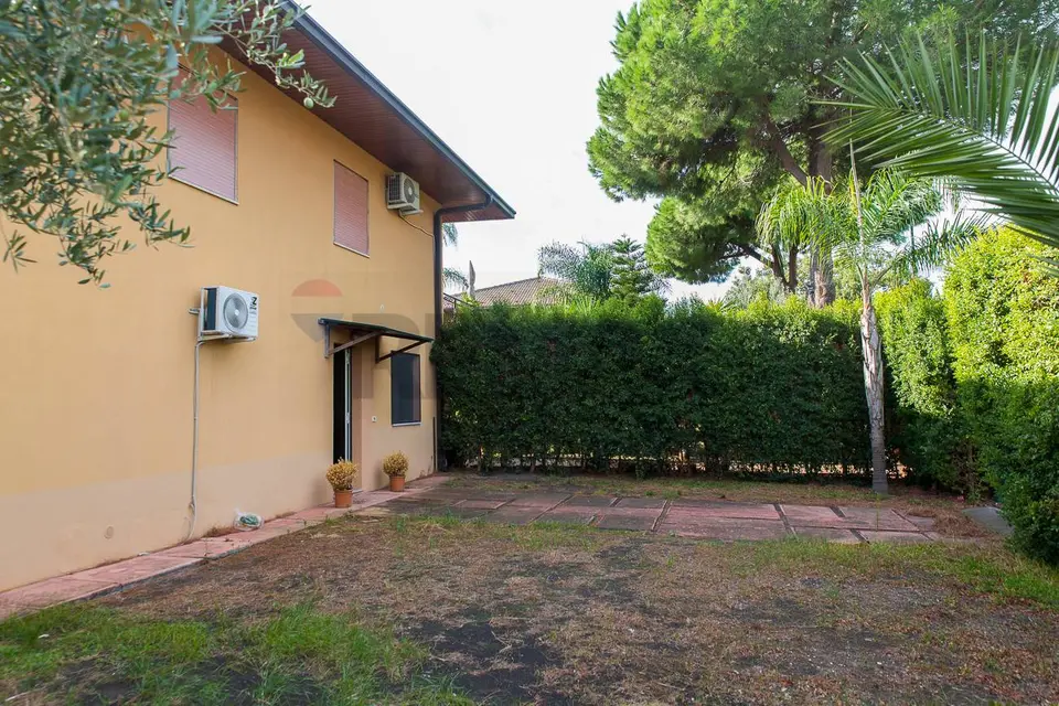 Casa Semindipendente in Affitto a Aci Sant'Antonio