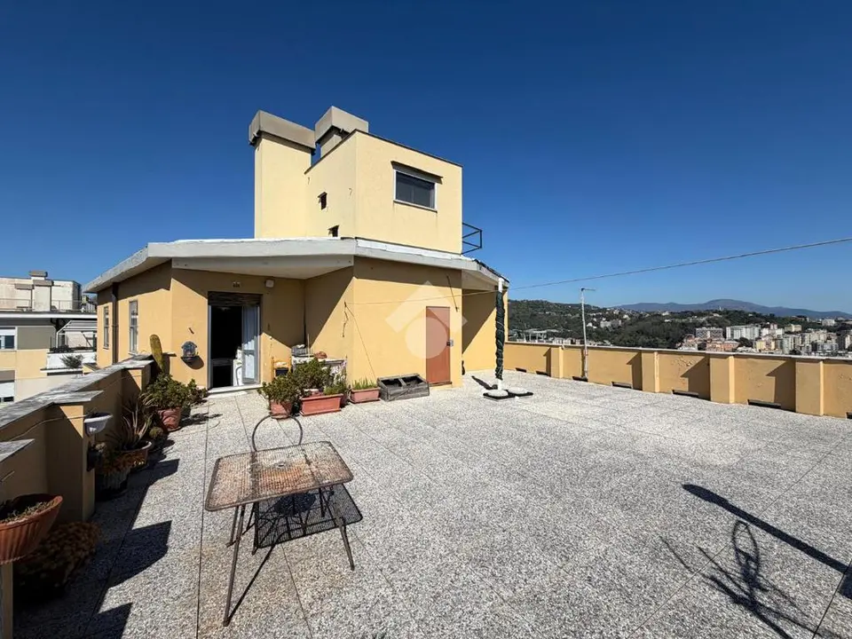 5 locali in vendita a Genova