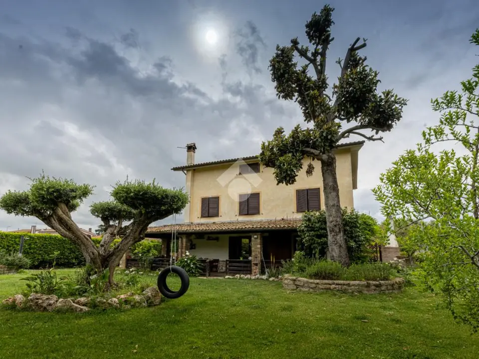 Villa singola in vendita a Anguillara Sabazia
