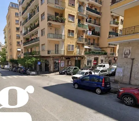 Negozio in Via Caiazzo , Napoli (NA)