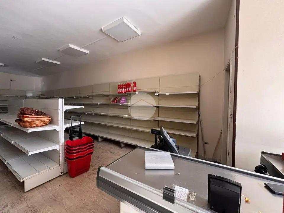 Box / posti auto in affitto a Quarto