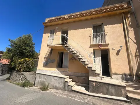 Casa Indipendente in VIA LARDERIA  28-30, Barcellona Pozzo di Gotto (ME)