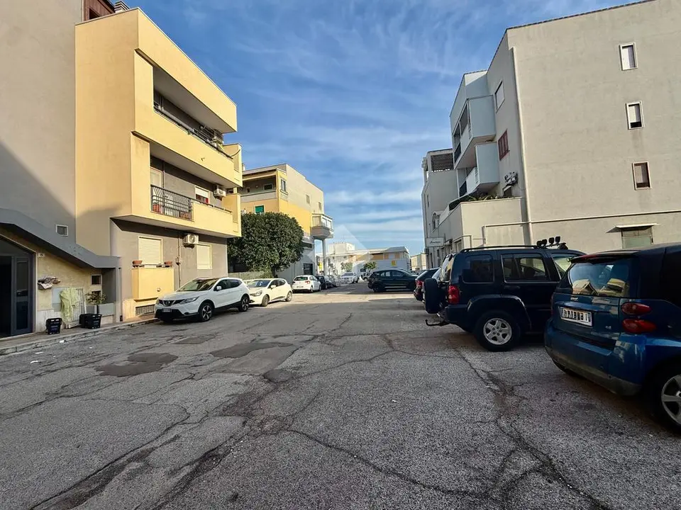 Box / posti auto in vendita a Monopoli