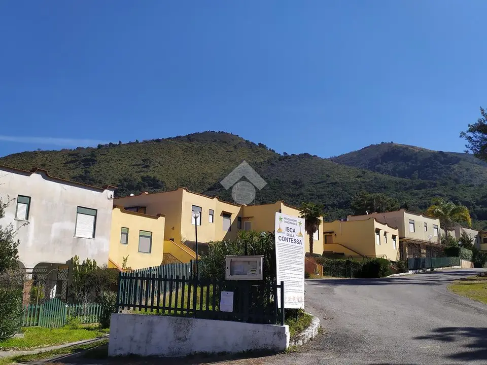 Trilocale in vendita a Camerota