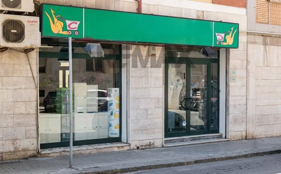 Negozio in Affitto a Cagliari