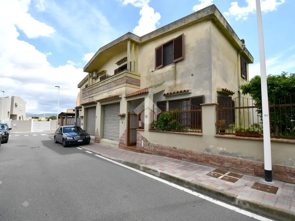Porzione di bifamiliare in vendita a Cagliari