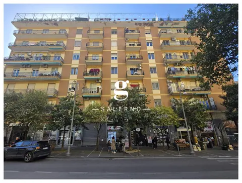 Appartamento in Piazza Pasquale Naddeo , Salerno (SA)