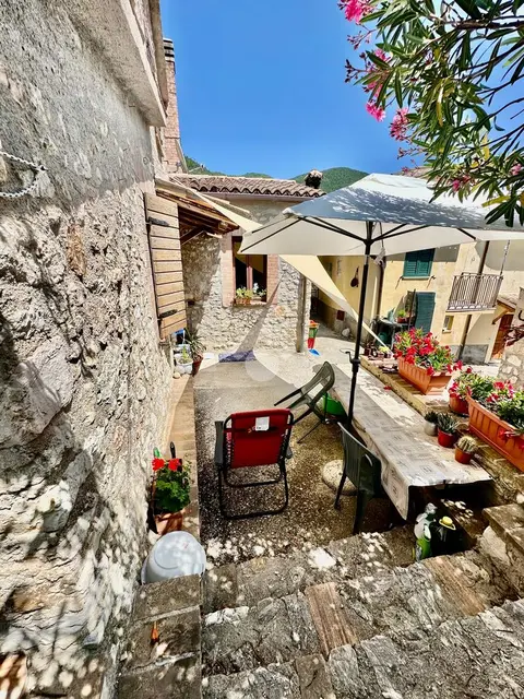 Casa indipendente in vendita a Spoleto