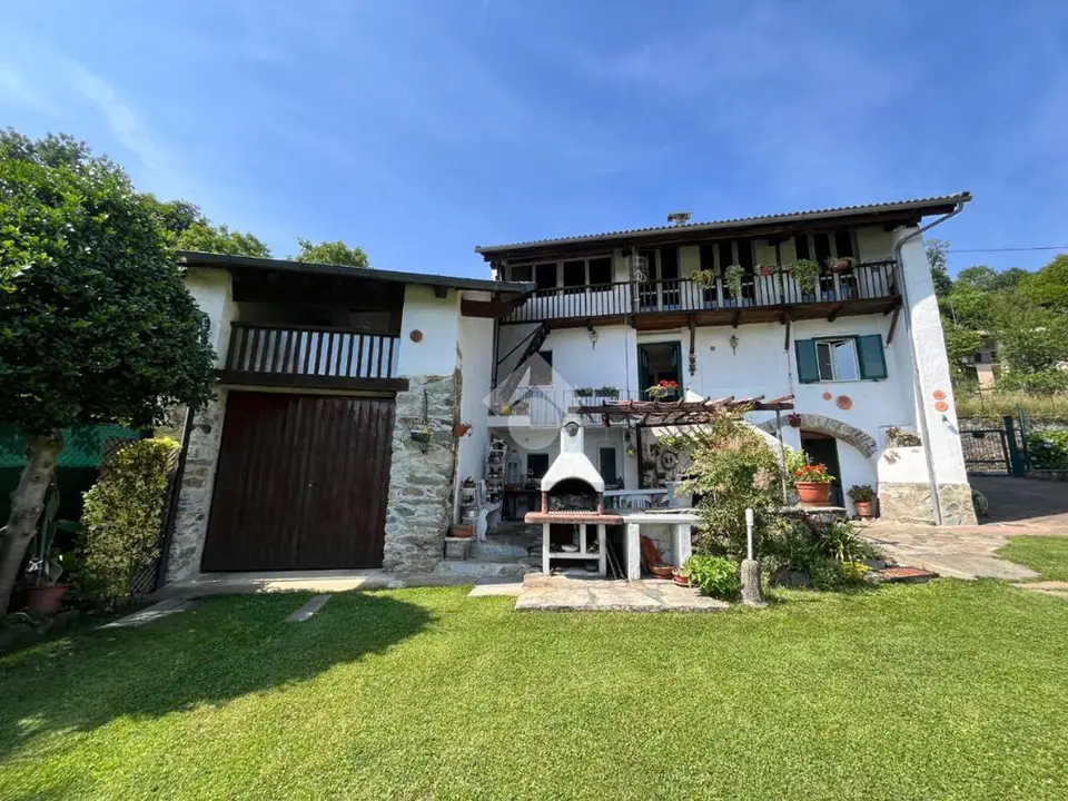 Casa semindipendente in vendita a Val Di Chy