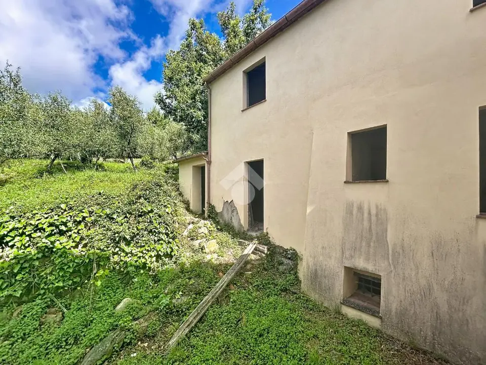 6-Zimmer-Haus zum Kauf in Calci