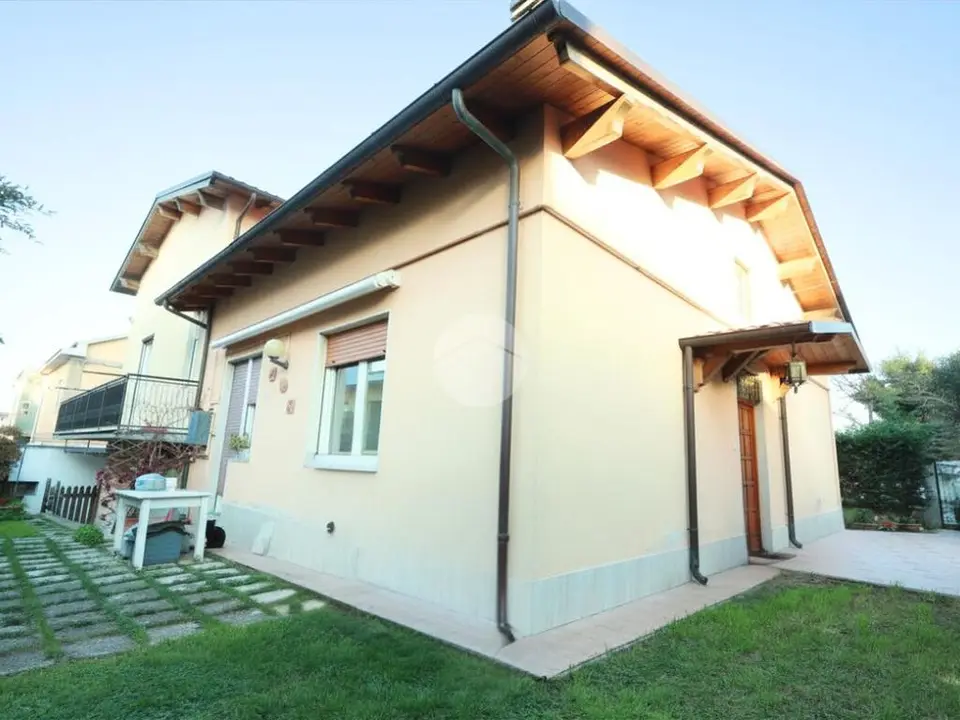 Bifamiliare in vendita a Pescara