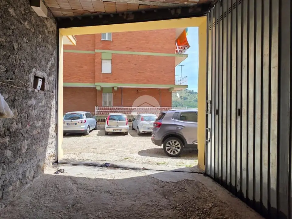 Box / posti auto in affitto a Tivoli
