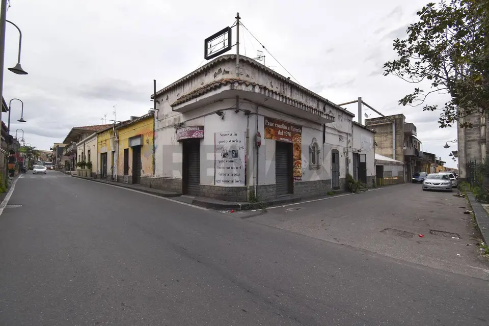 Locale Commerciale in Vendita a Acireale