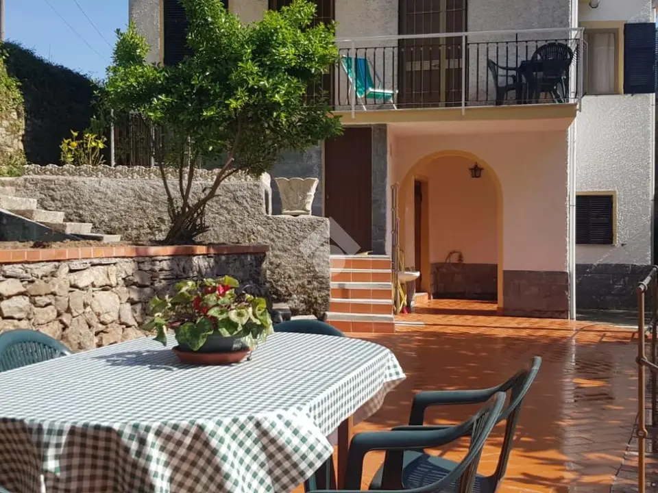 Casa semindipendente in vendita a San Colombano Certenoli