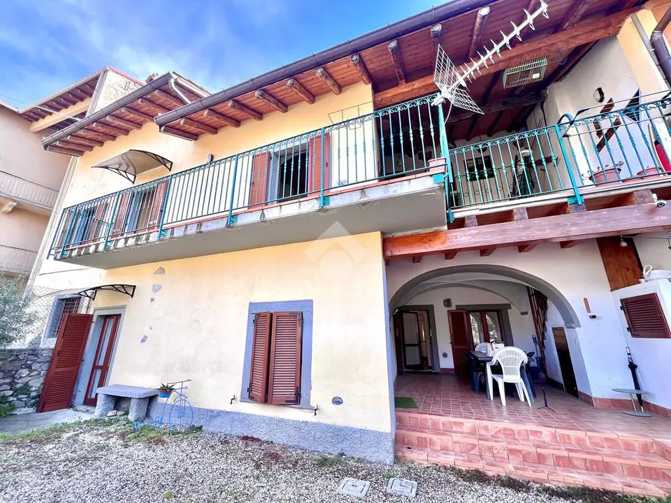 Casa semindipendente in vendita a Solto Collina