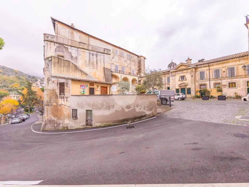 Trilocale in affitto a Poli