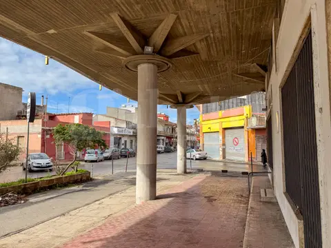 Negozio in Giovanni Pascoli 45, Pachino (SR)