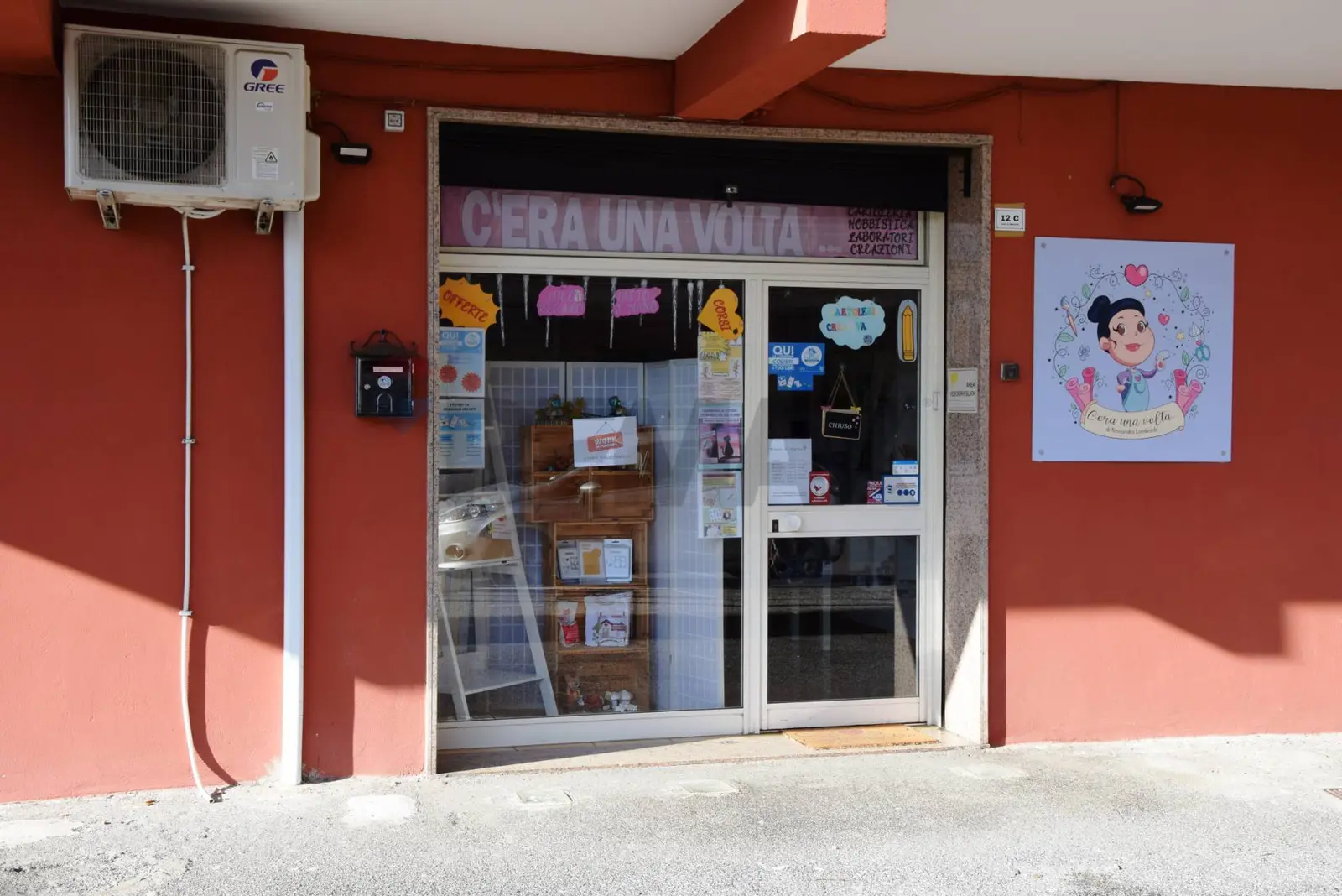 Negozio in Affitto a Pomezia
