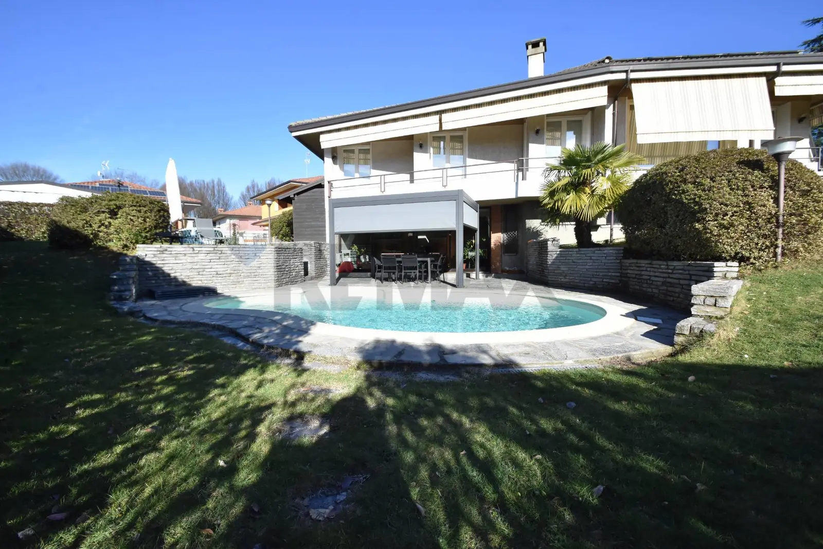 Villa singola in Vendita a Varallo Pombia