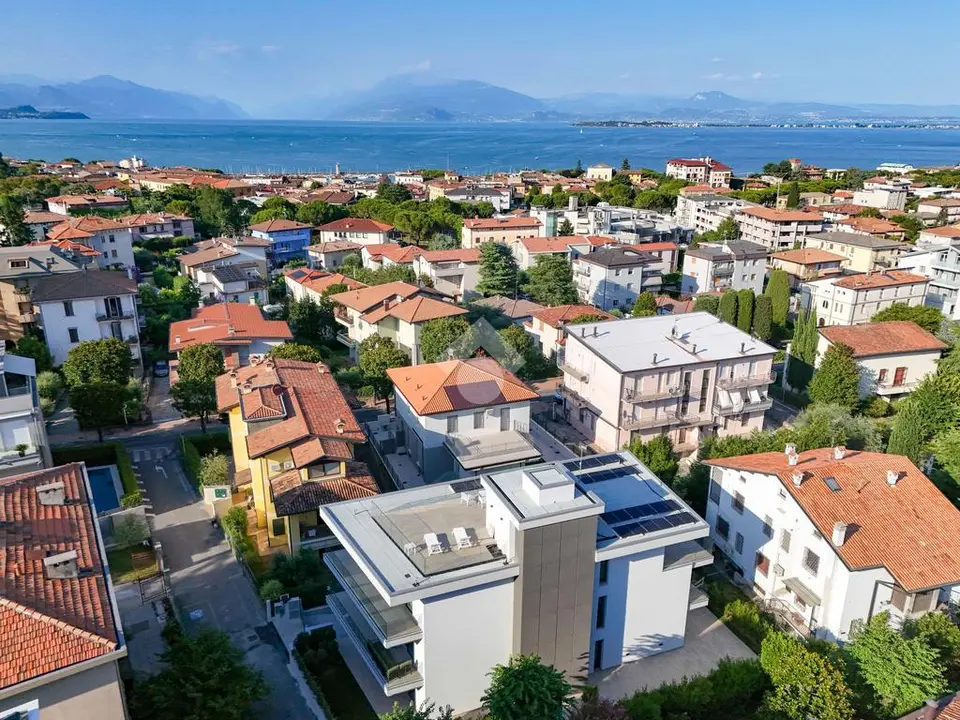 Quadrilocale in vendita a Desenzano Del Garda