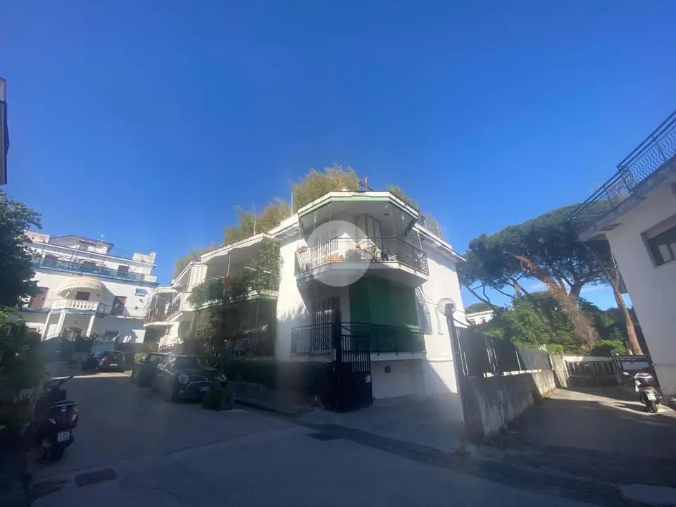 5 locali in vendita a Torre Del Greco