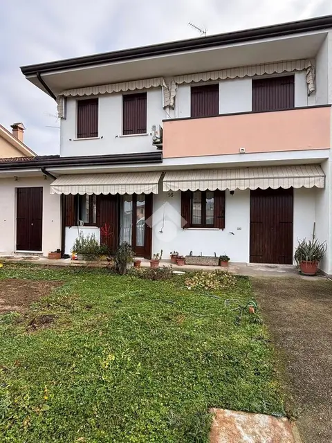 Porzione di trifamiliare in vendita a Granze