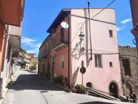 Casa Indipendente in VIA CARMELO GERMANO' 159, Rodì Milici (ME)