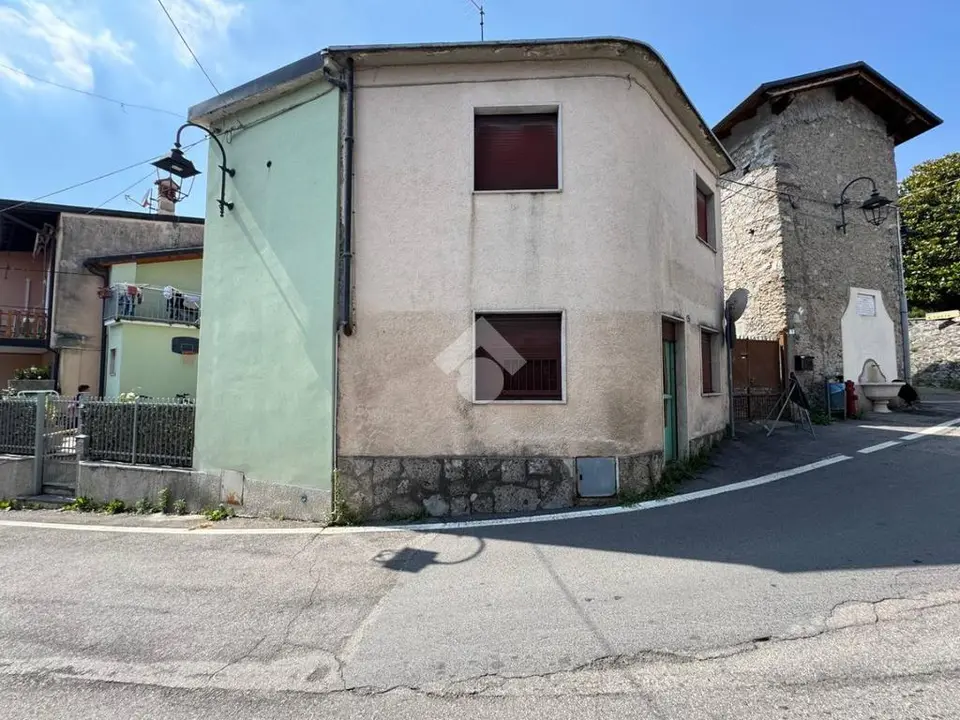 Rustico in vendita a Solto Collina