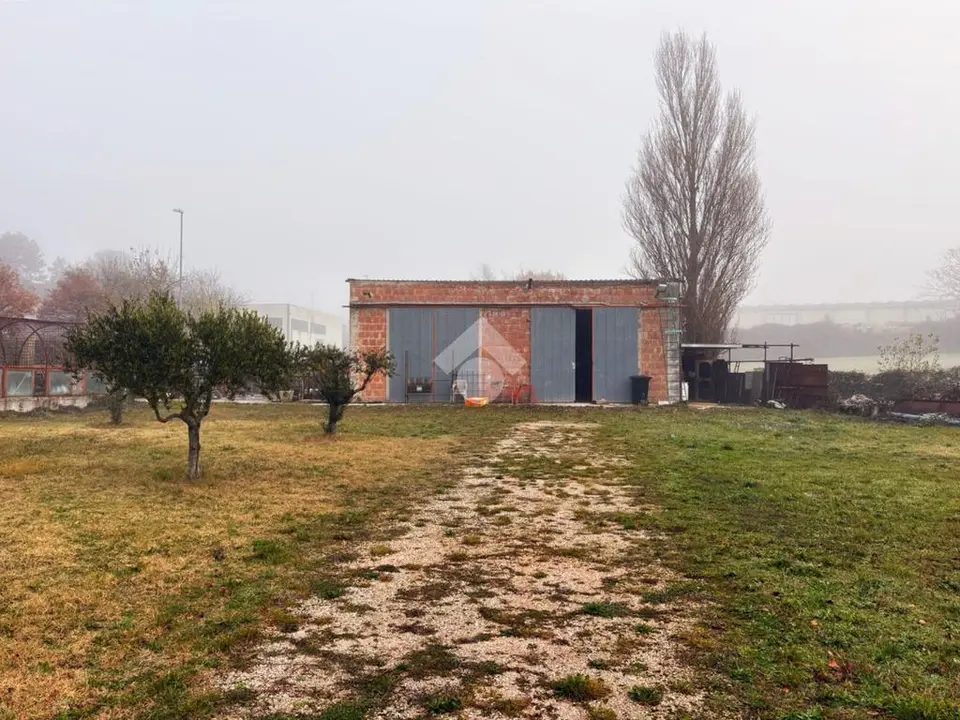 Box / posti auto in vendita a Sigillo