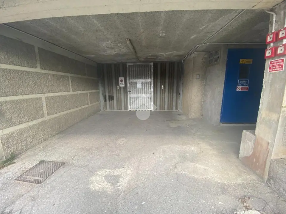 Box / posti auto in vendita a Casella