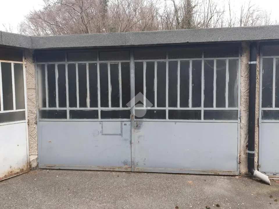Box / posti auto in affitto a Banchette