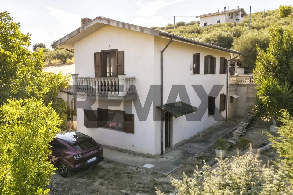 Casa Indipendente in Vendita a Città Sant'Angelo