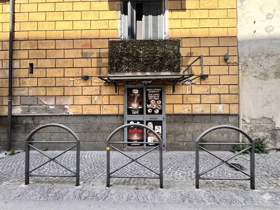 Locale Commerciale in Affitto a Casoria