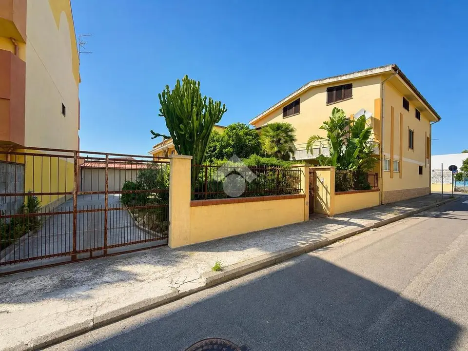 6 locali in vendita a Assemini