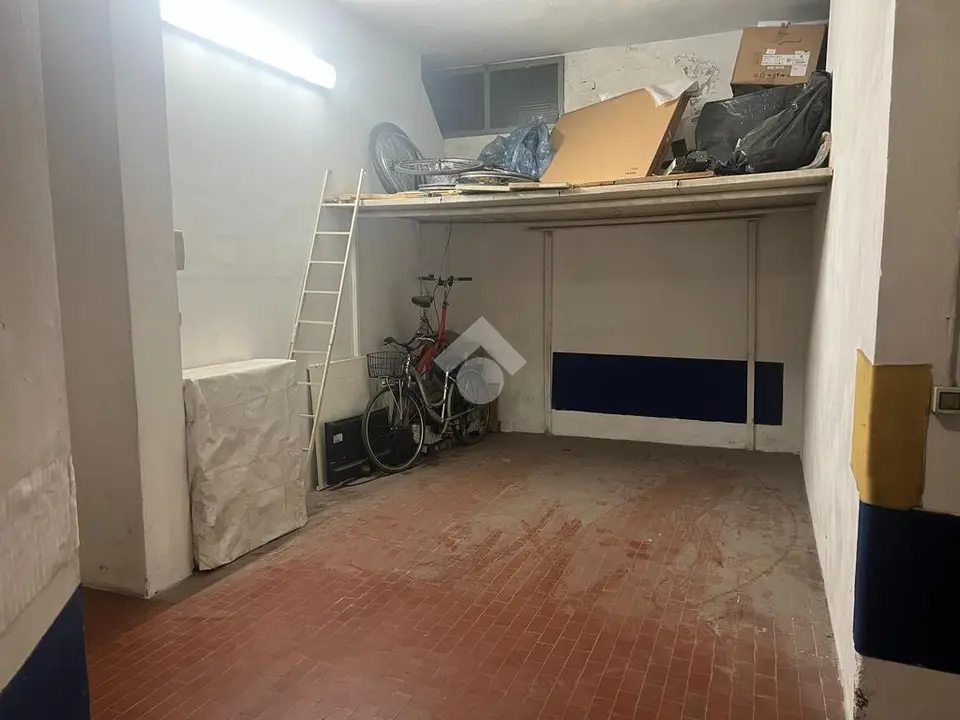 Box / posti auto in vendita a Firenze